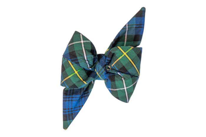 This oversized belle bow features a bold green and blue plaid pattern with light accents—perfect for pups who love a touch of traditional charm.