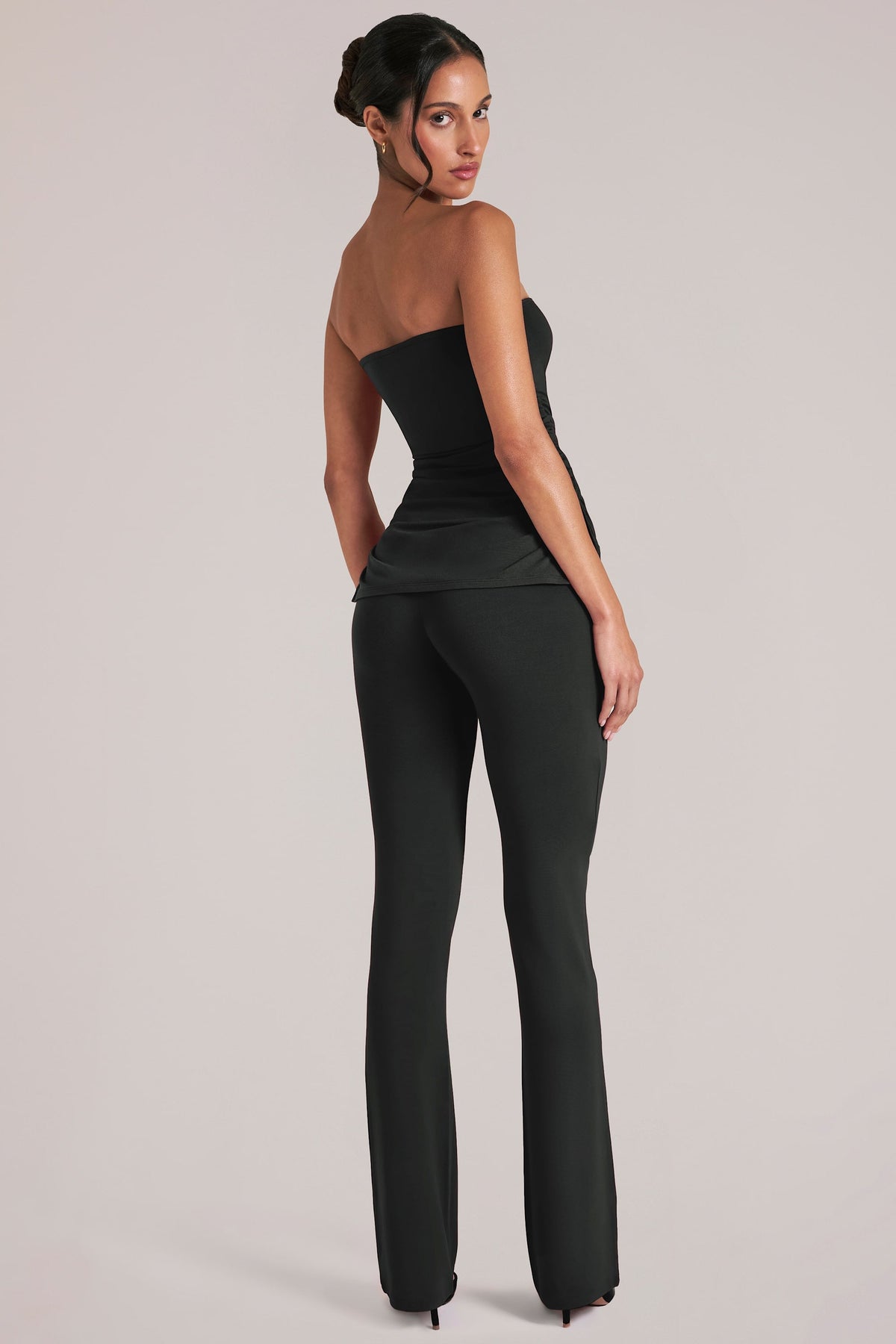 Mid-Rise Fitted Trousers  in Black