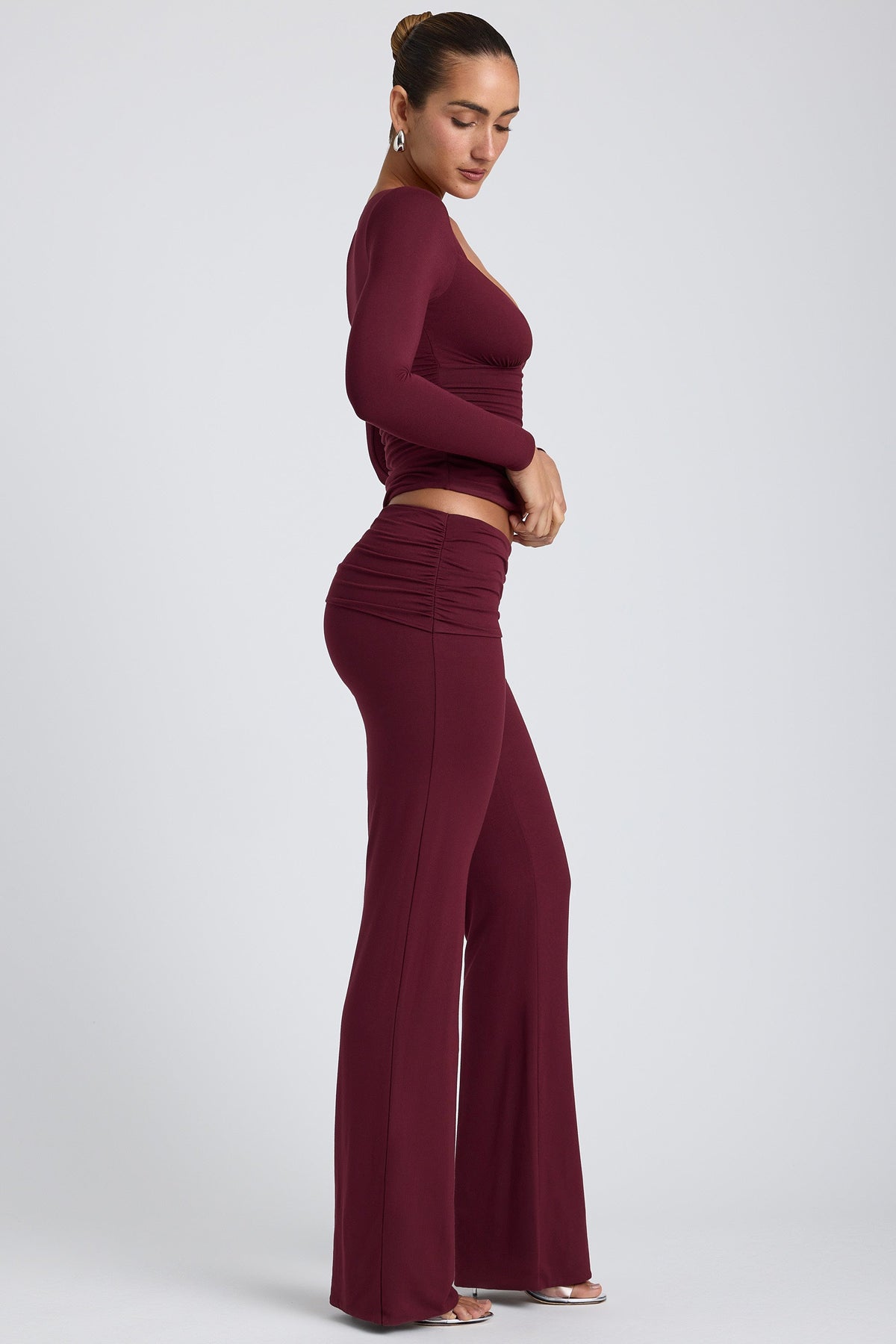Mid-Rise Straight-Leg Trousers in Plum