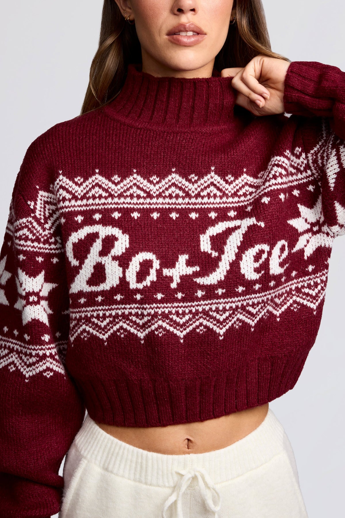 Jacquard-Knit Cropped Jumper in Crimson Red