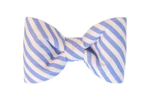 Classic and crisp, this blue and white striped dog bow tie brings a touch of seaside elegance to your pet's look.