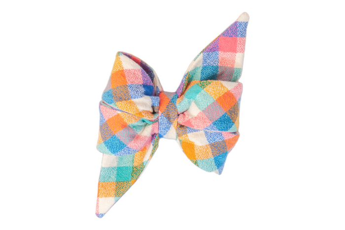 This vibrant feminine belle bow features a playful check pattern in candy-colored pastels, with a classic shape that brings instant charm to your pup’s look.