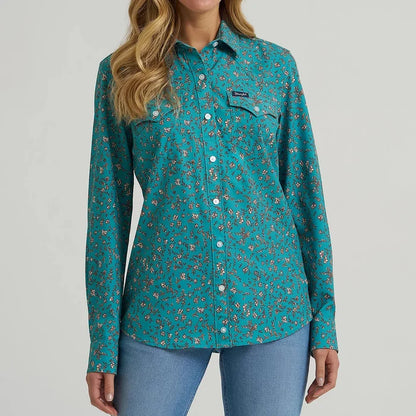 Wrangler Women's L/S Aria Performance Button Up Shirt in Green