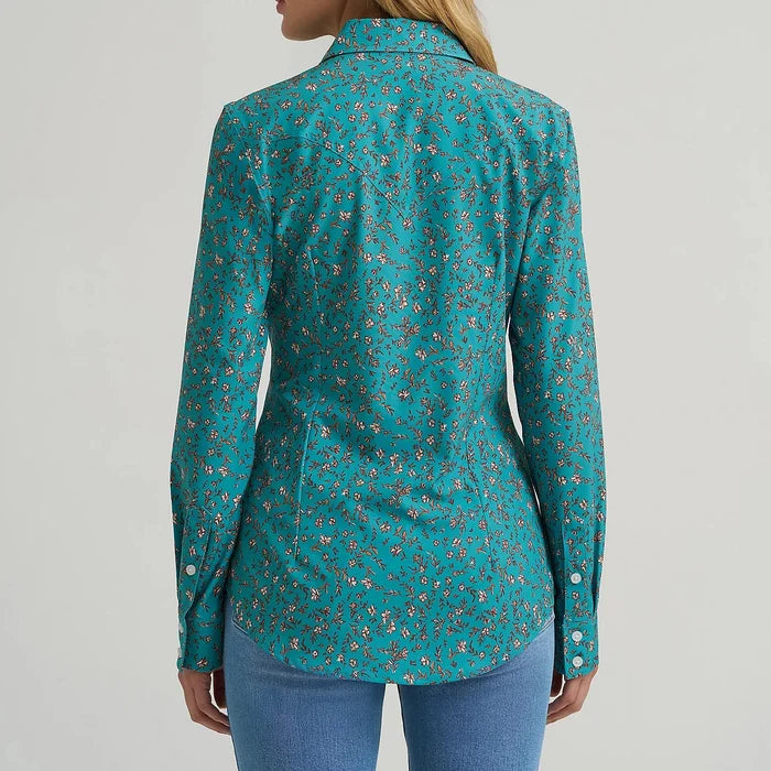 Wrangler Women's L/S Aria Performance Button Up Shirt in Green