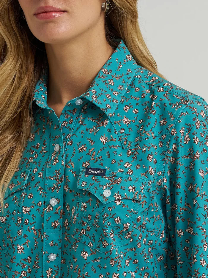 Wrangler Women's L/S Aria Performance Button Up Shirt in Green